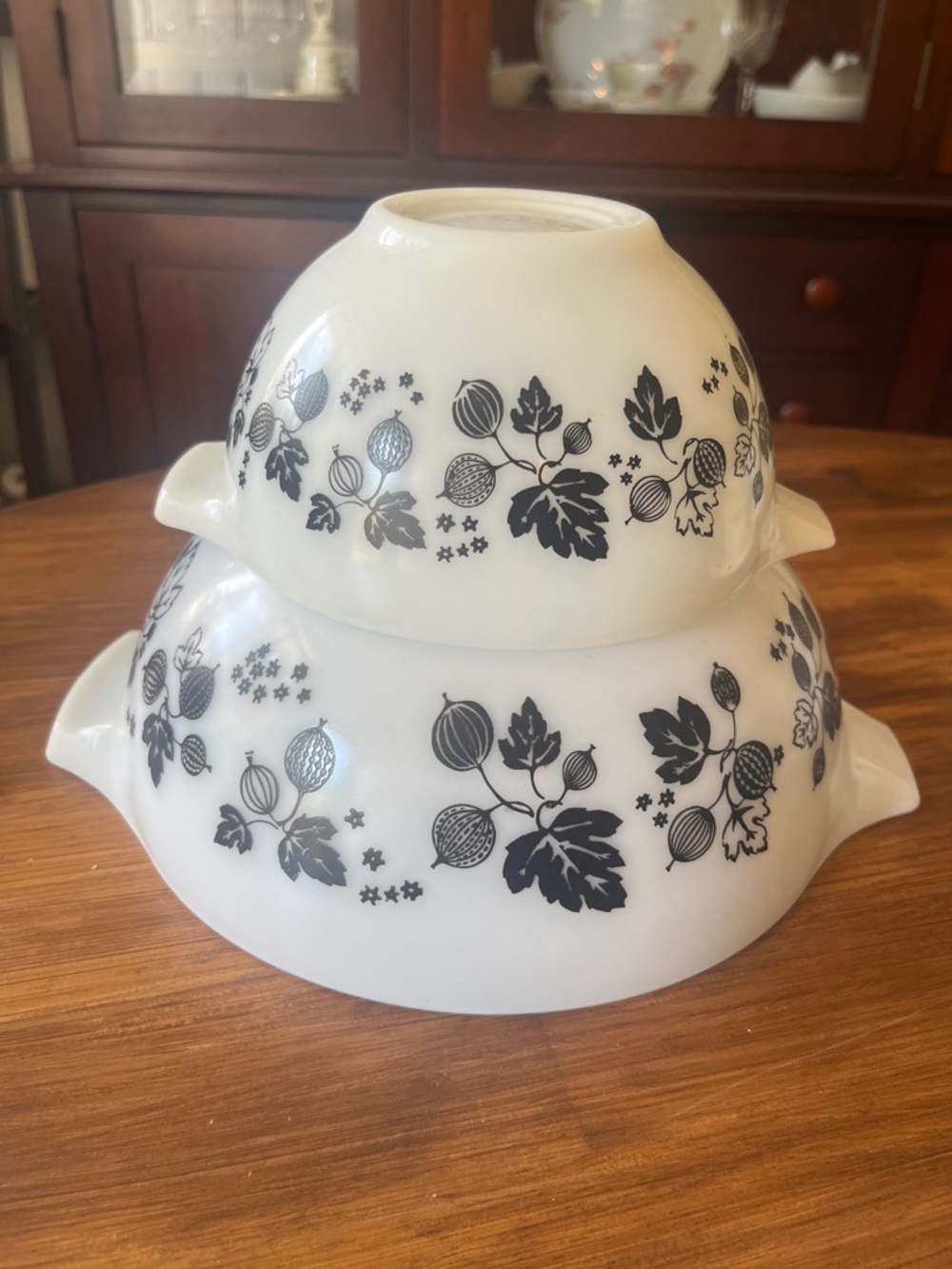 Vtg Pyrex Gooseberry Cinderella Mixing Bowls 1.5 Pt 441 & 2.5 Qt 443 Black White